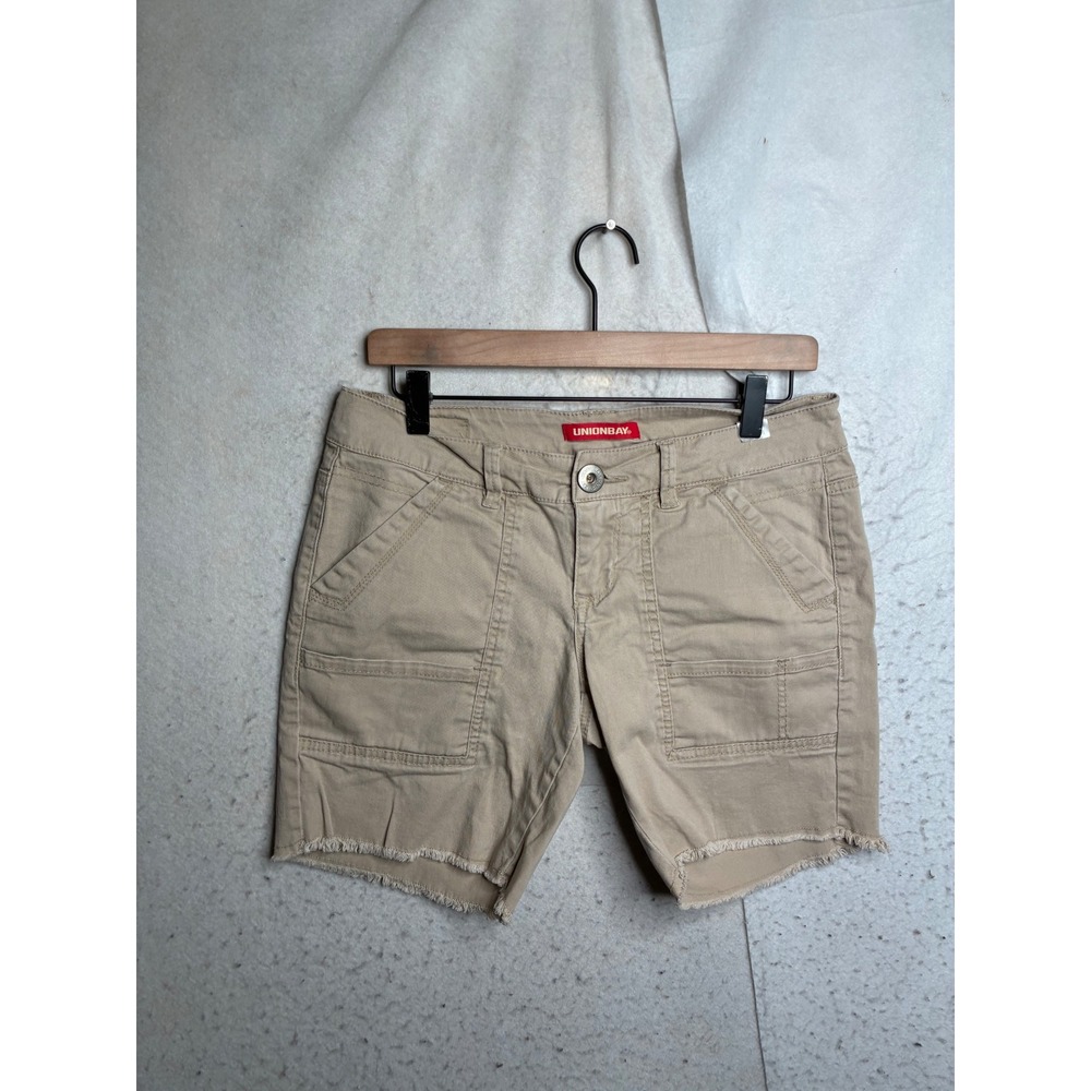 Unionbay Womens Khaki Tan Cargo Shorts Frayed Hem Size 9 Stretch Utility Casual